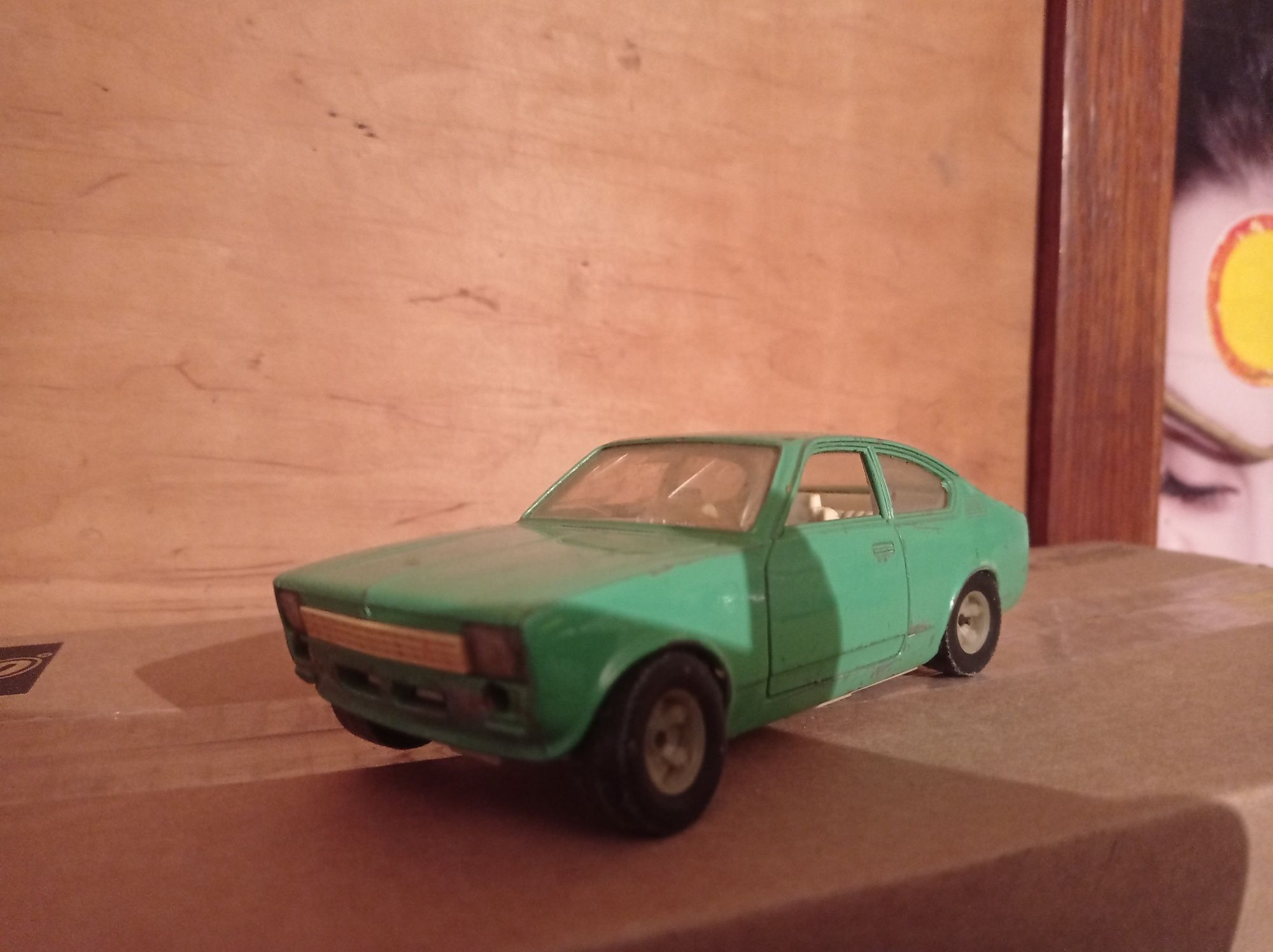 Модель 1:24 opel