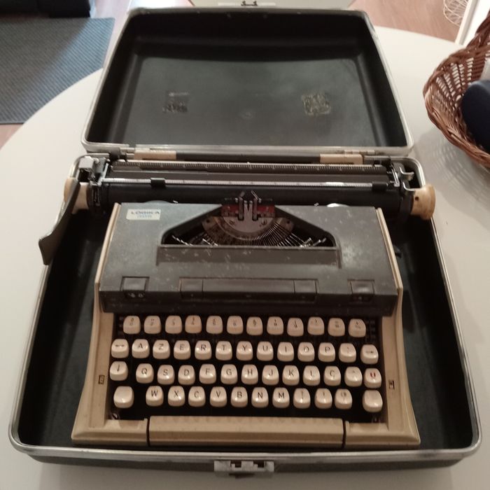 Máquina de escrever antiga