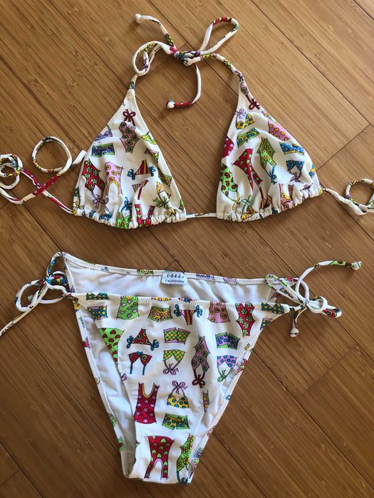 Biquíni da marca Calzedonia (tamanho S)