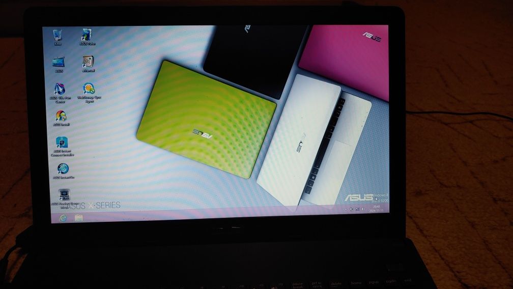 Laptop ASUS X501A i3-2350M 2.30 GHz 4GB RAM 500GB HDD