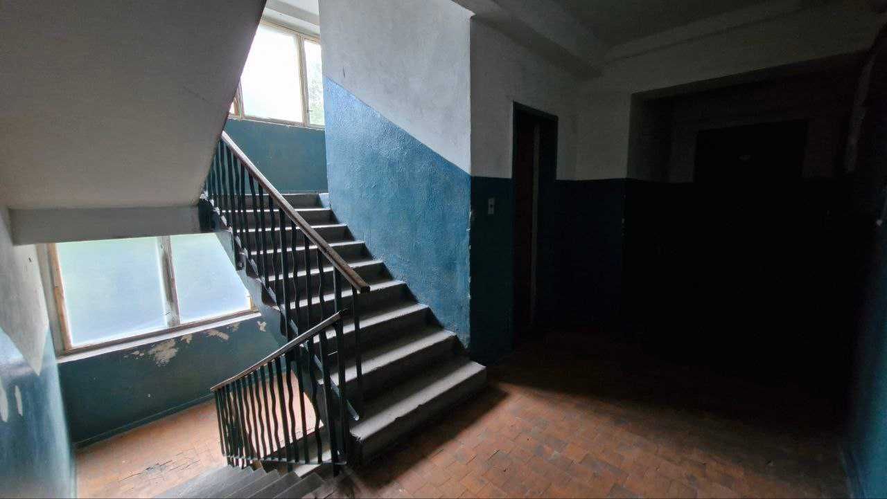Продаж 2к біля метро 5 хв. Теремки вул.Глушкова 32. Вільна.