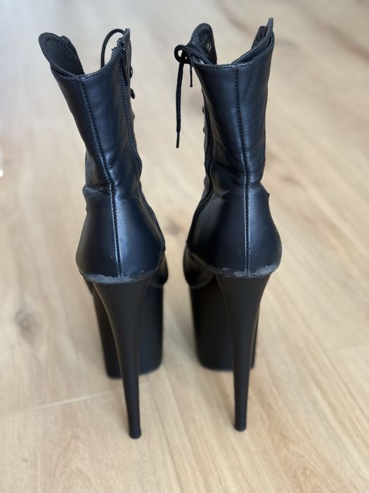 Стріпи закриті PLEASER FLAMINGO-1020 37 розмір