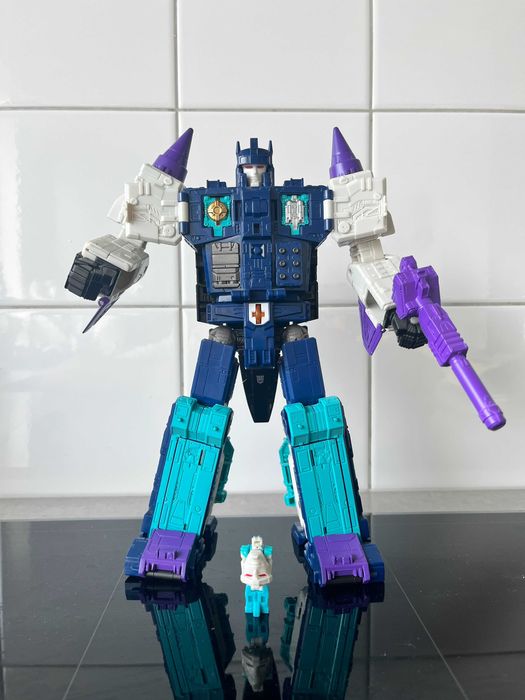 Takara Tomy Transformers Legends LG60 Overlord