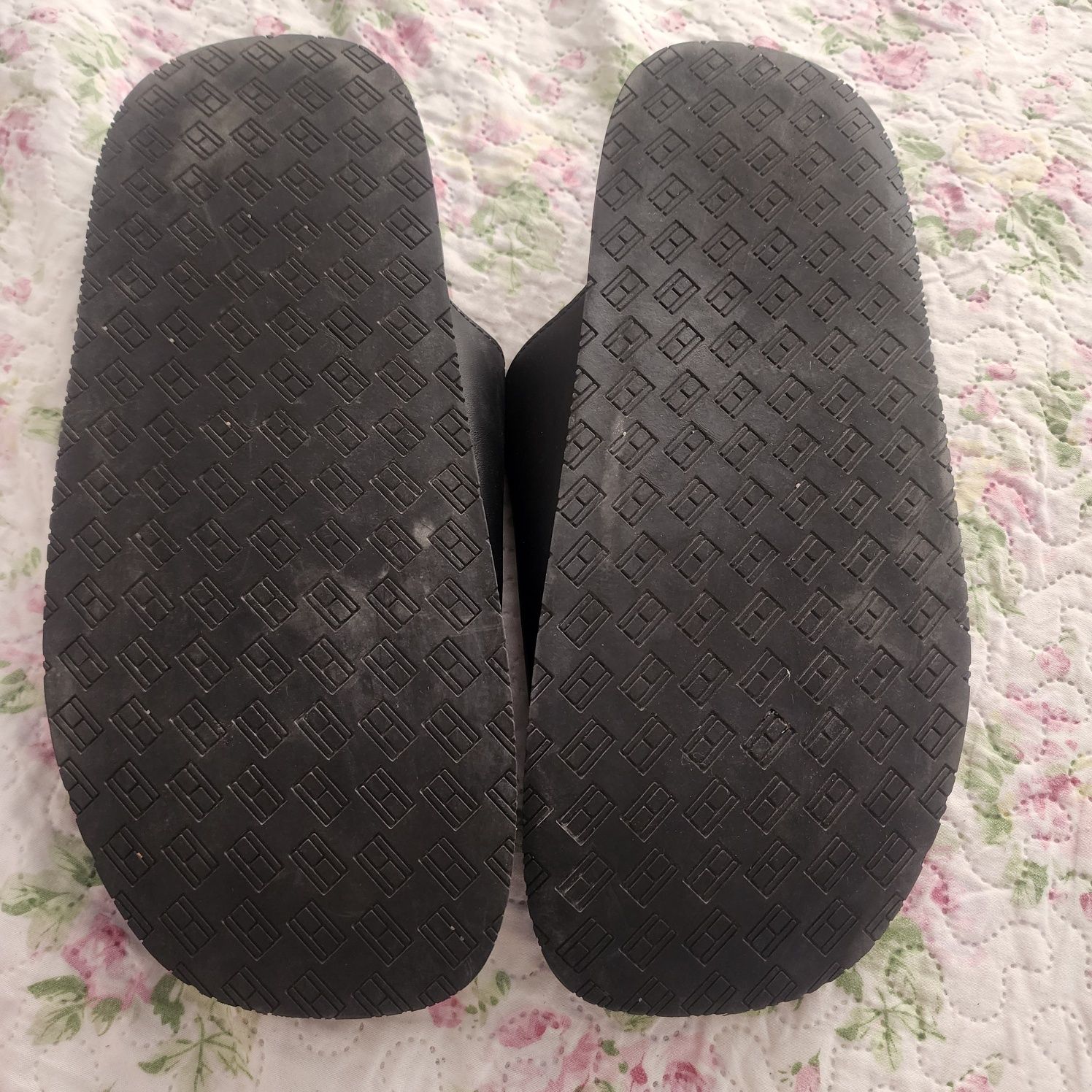 Продам 45 р Шлепанцы Tommy Jeans SANDAL
мужские цвет чёрный EM0EM01148