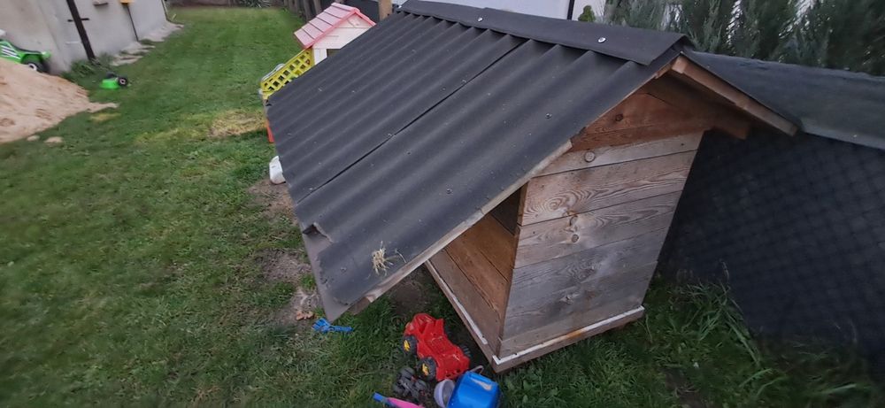 Duża buda dla pieska