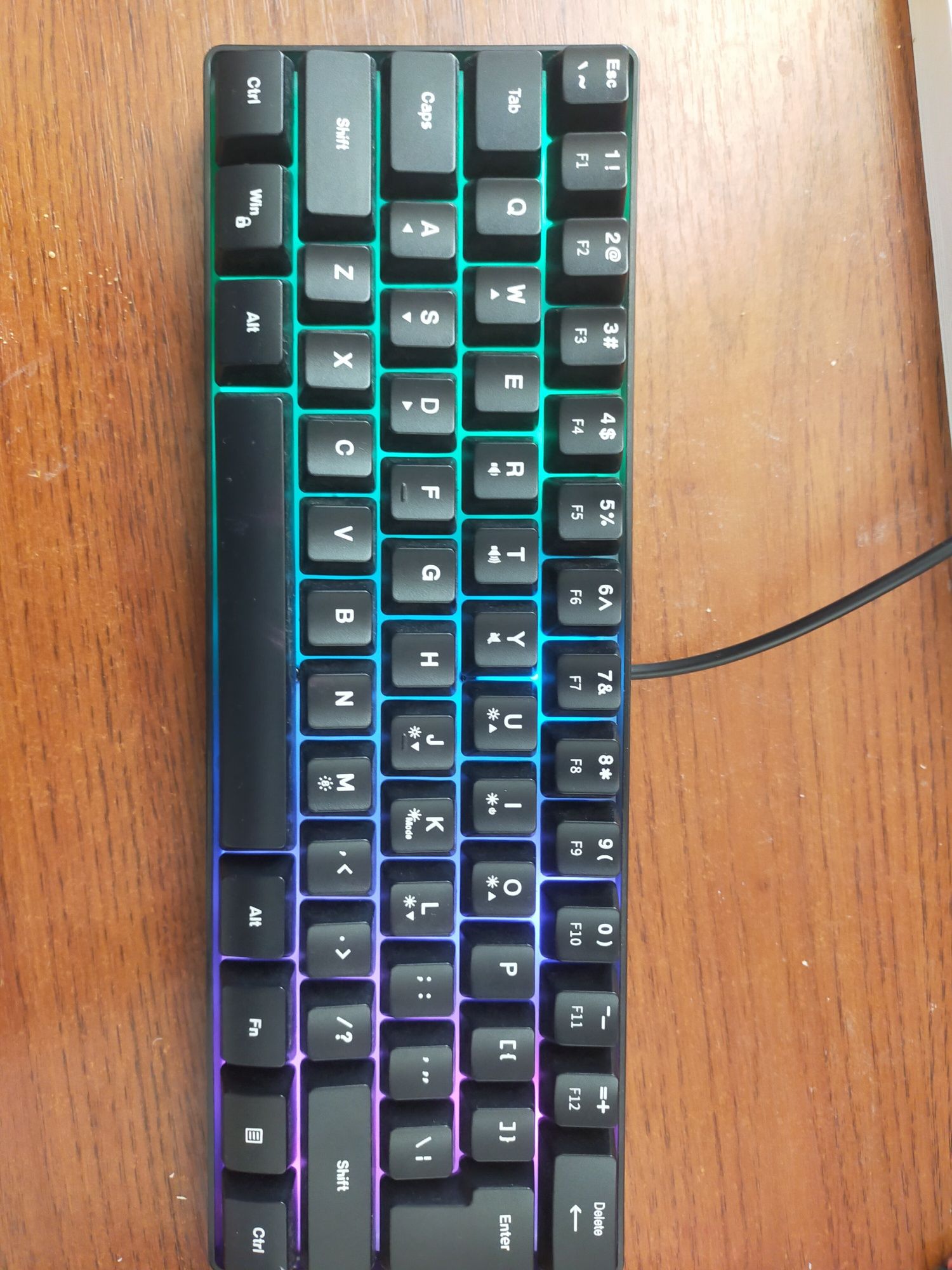 Нова RGB клавіатура, 60% форм фактор , мембранна система.