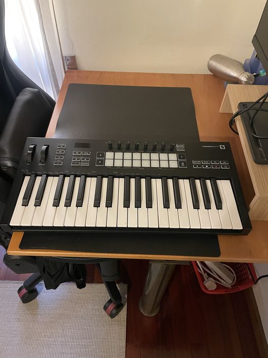 Novation Launchkey 37 MK3 – Controlador MIDI USB como novo