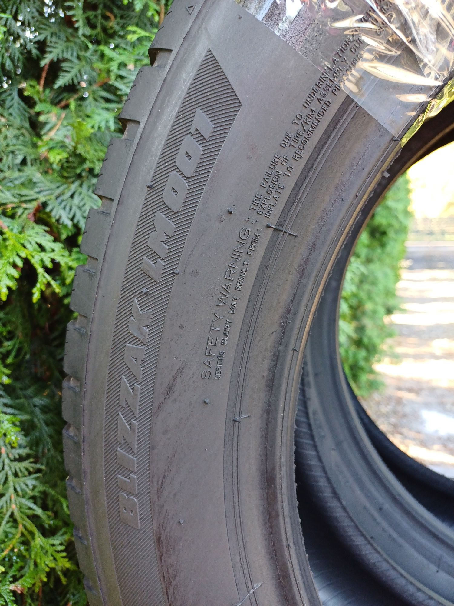 235/50/19 Sprzedam parę opon zimowych Bridgestone