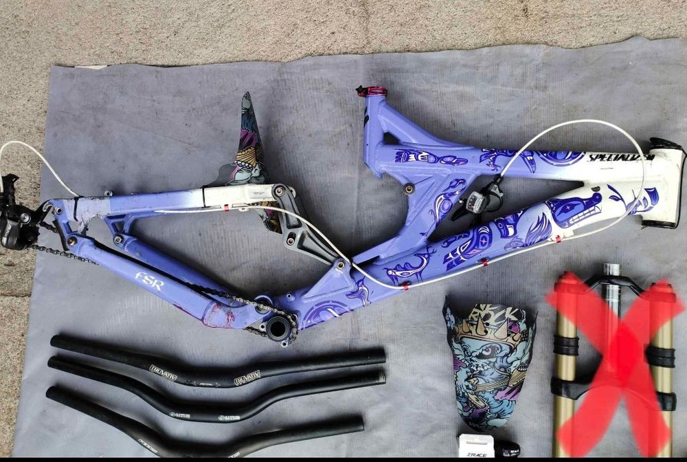 Material Downhill e BTT