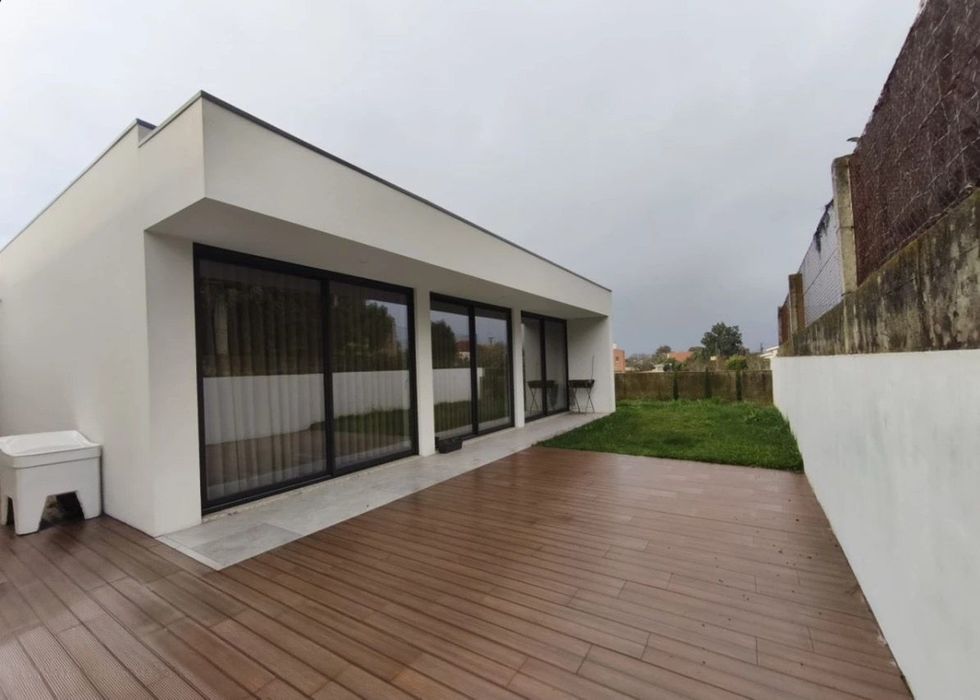 Moradia T3 Térrea em Manhente Barcelos