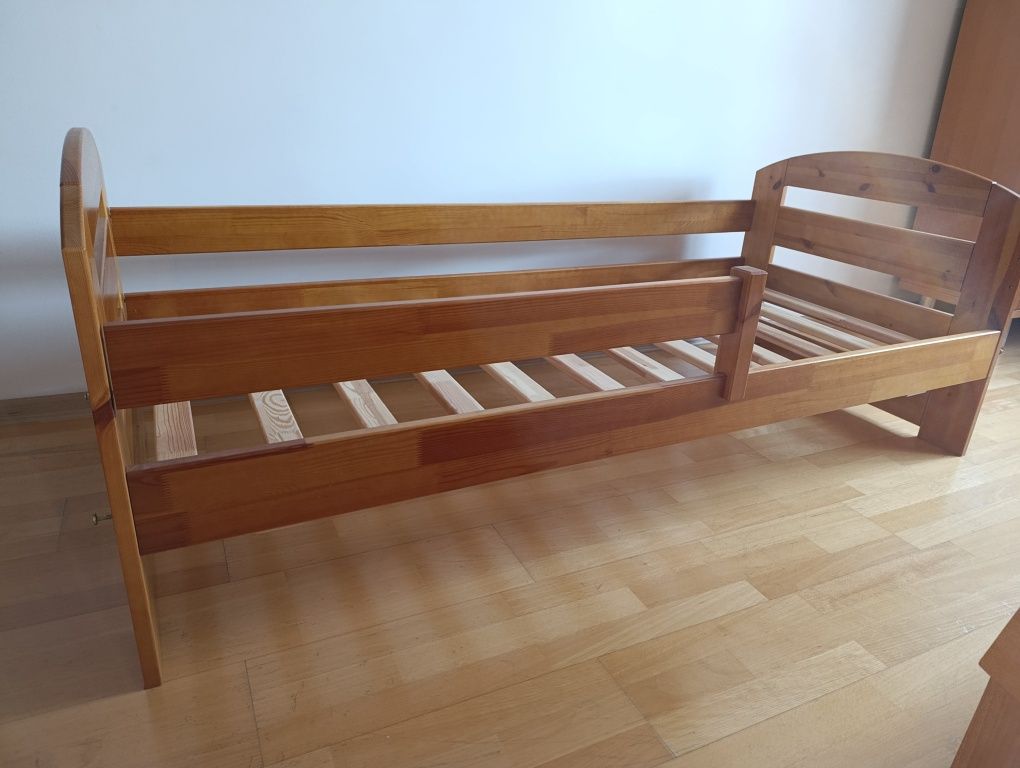 Łóżeczko dziecięce drewniane