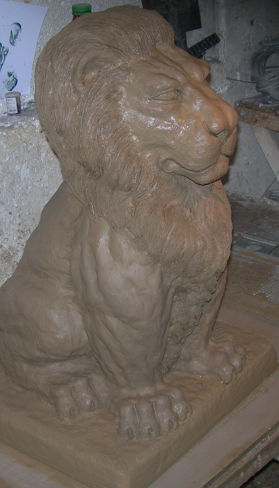 Скульптура лев із бетону