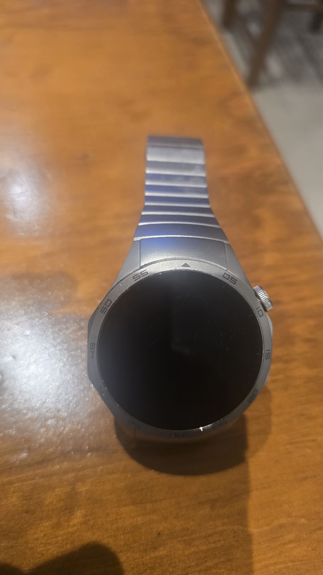 Smartwatch away top