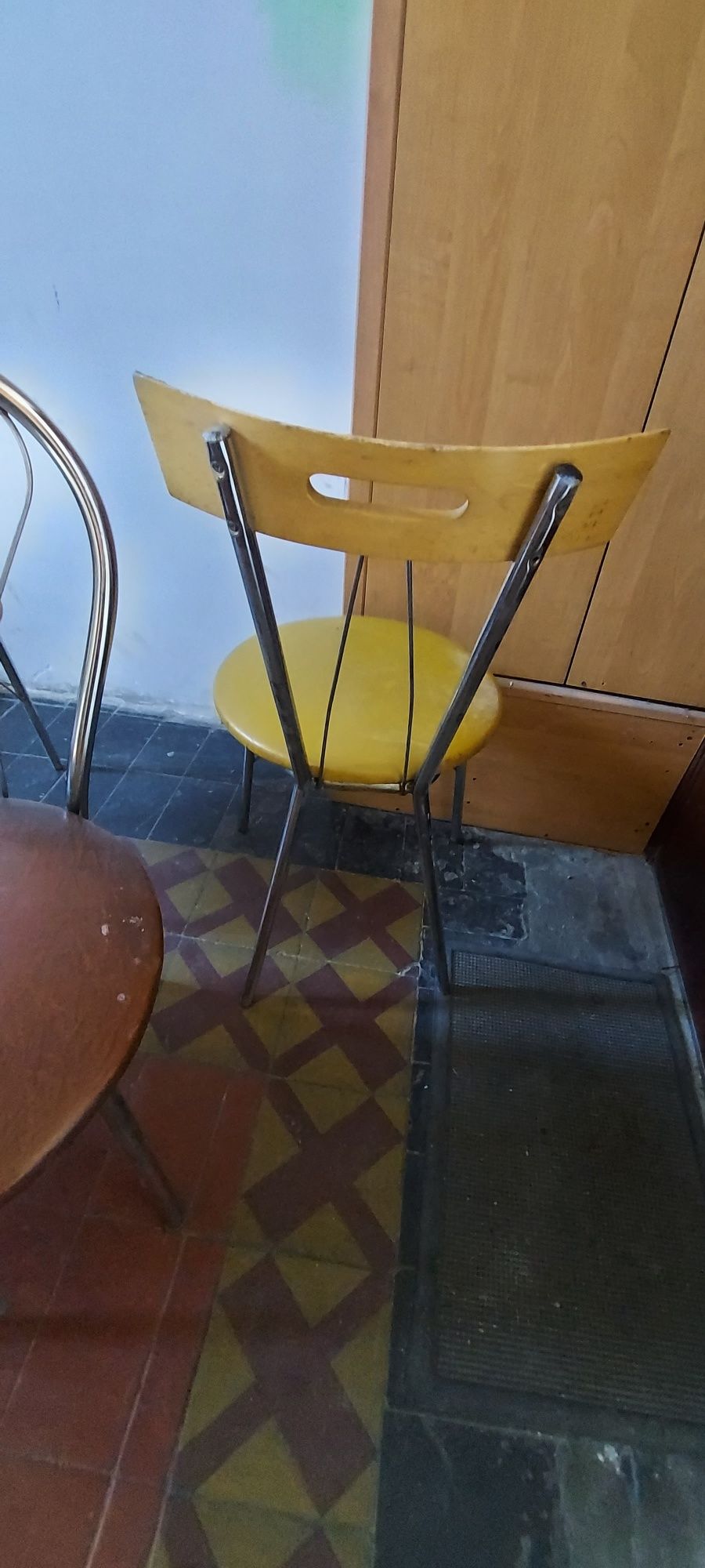 Sprzedam cztery krzesła do kuchni