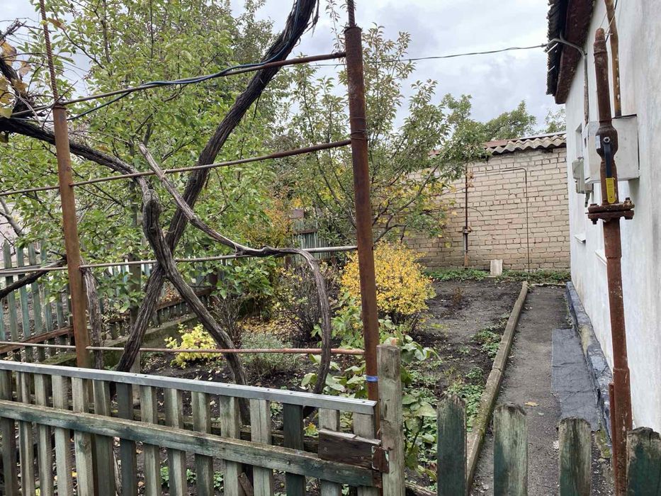 Продається будинок в Покровському районі .