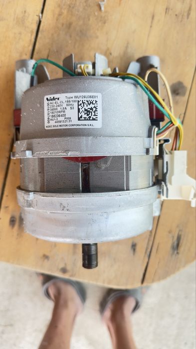 Продам мотор и запчасти от стиральной машинки zanussi zwse6100v
