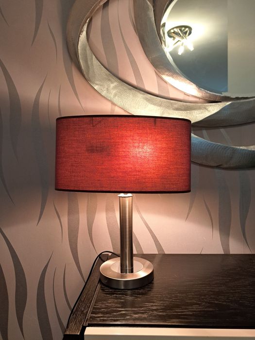 Candeeiro com regulação de intensidade de luz