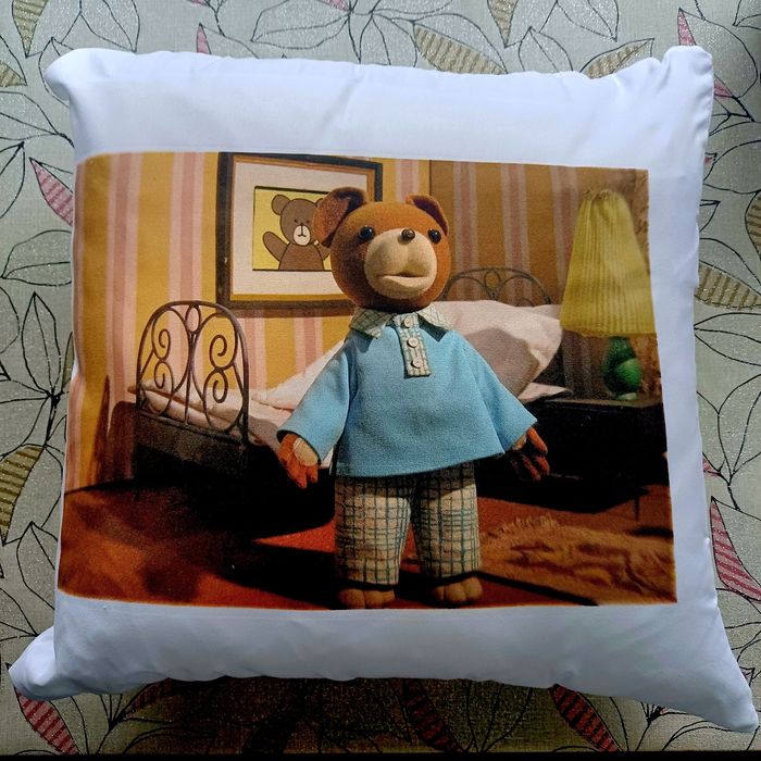 Poduszka 40x40 Miś Uszatek prezent dla fana prl