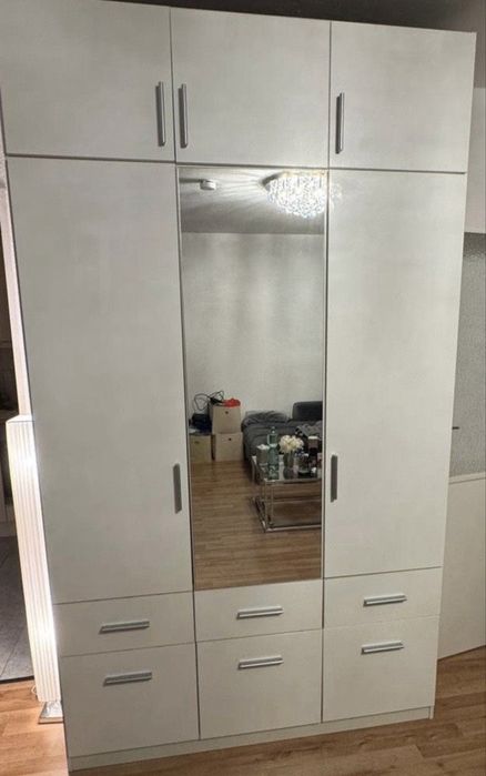 Fajna wysoka szafa z lustrem i szufladami połysk super stan dowóz