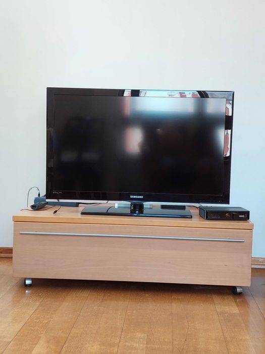 Móvel para TV e mesa de centro tampo vidro pernas metal