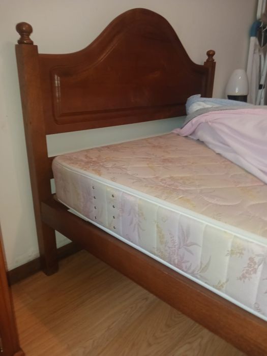 Vendo cama mesa de cabeceira