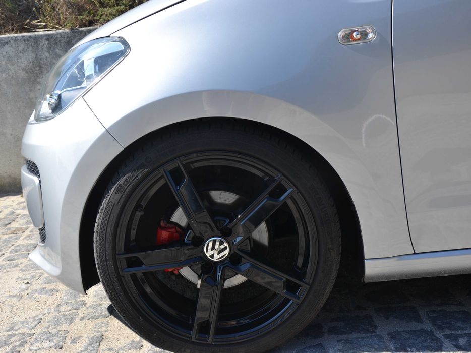 VW UP! Com vários componentes novos e extras.