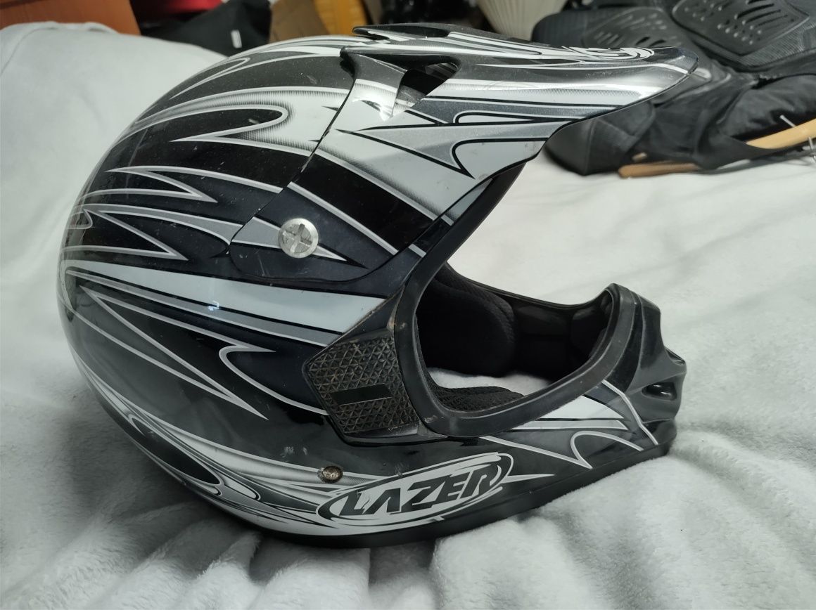 Kask motocyklowy na crossa  LAZER