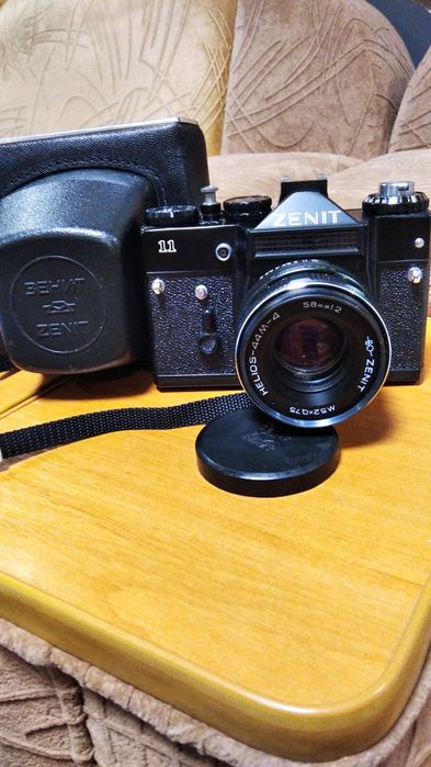Продам плівковий фотоаппарат Зеніт с обєктивом Геліос-44м-4.