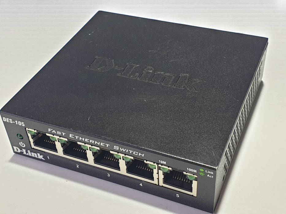 Світч D Link DES 105 5port   Комутатор
