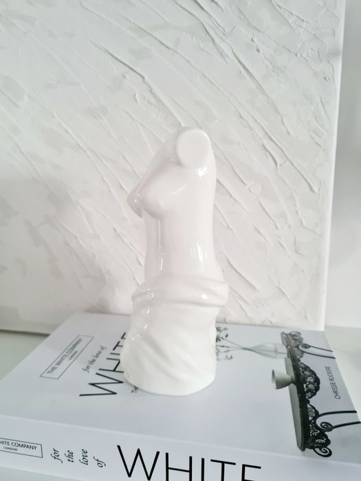 Wazon H&M biały kobieta wenus piękny porcelana