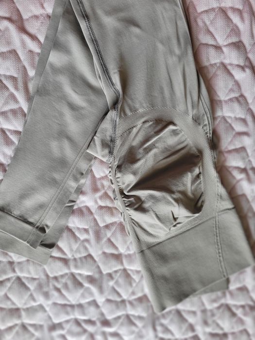 Legginsy beżowe nude push up bezszwowe modelujące xs na siłownię