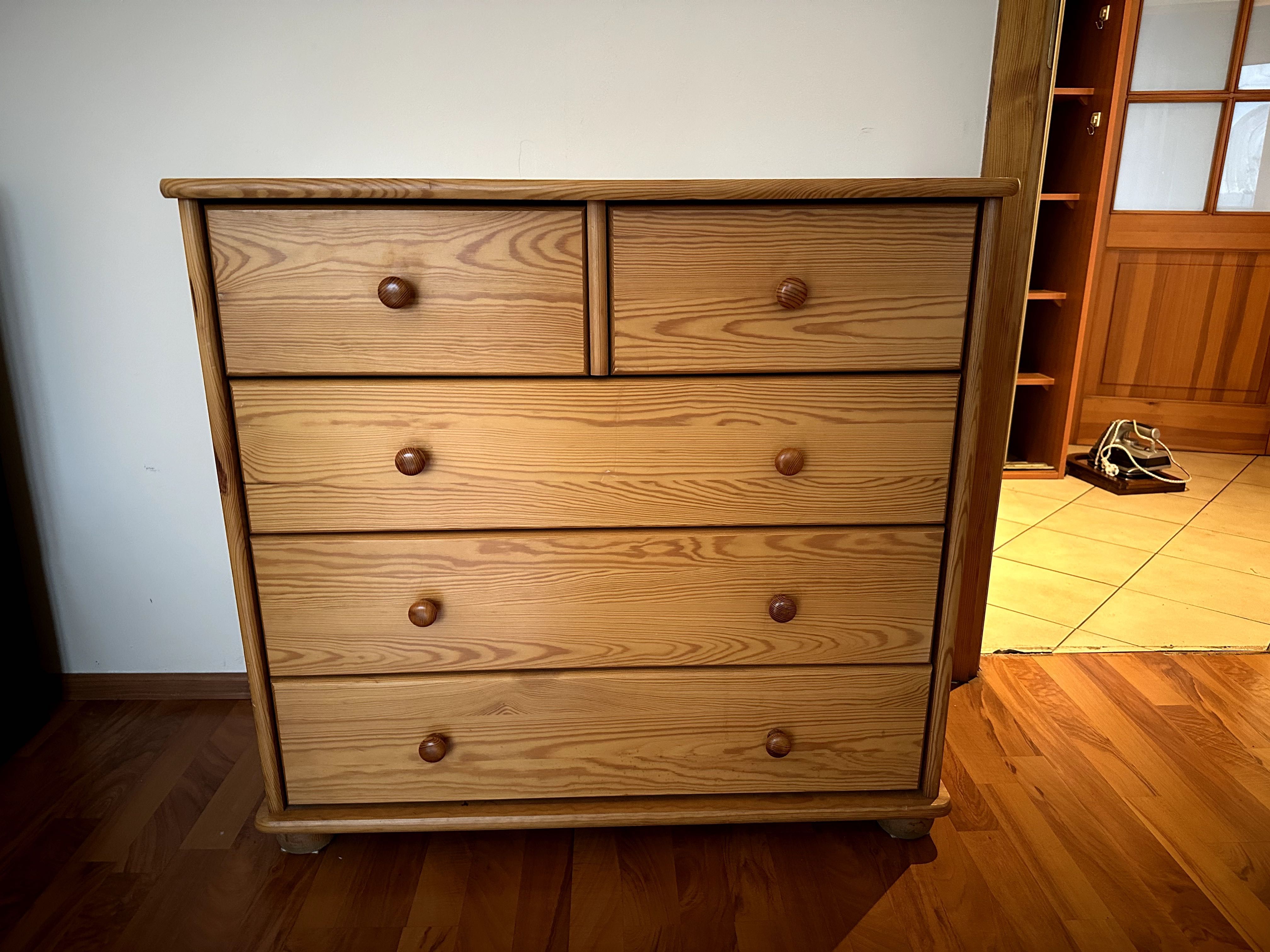 4 komody z litego drewna + półka na książki gratis