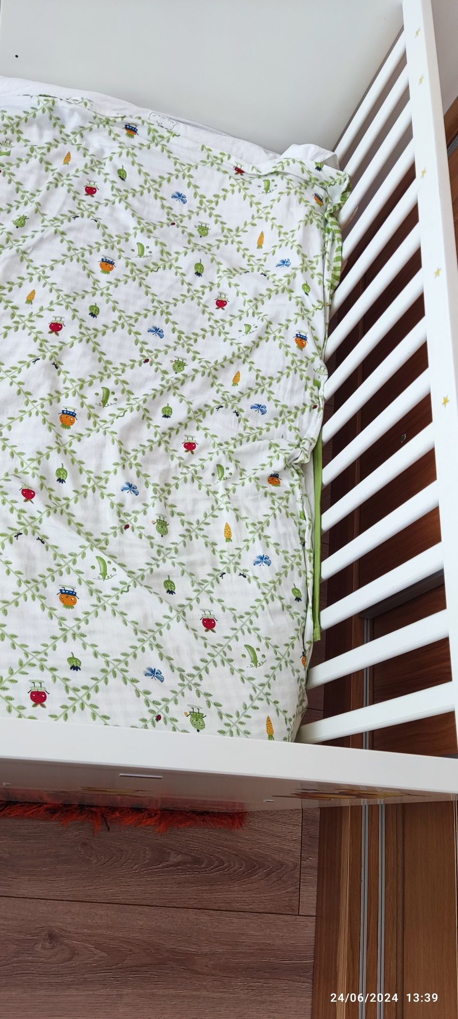 Berço IKEA e colchão Zippy