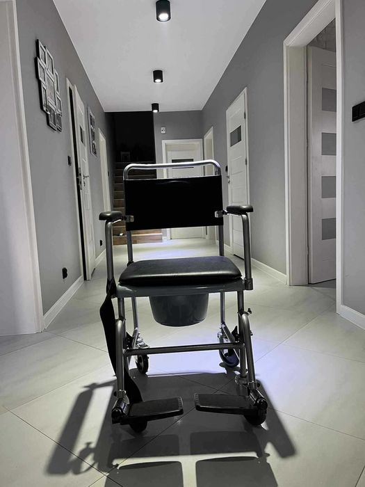 Przenośne WC na wózku