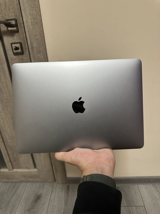 Macbook pro 13 2017 core i7 2.5ghz 16/256gb