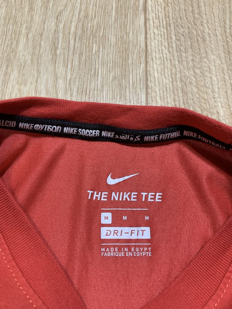 Nike Seasonal Graphic Red Total FC футболка з великим логотипом