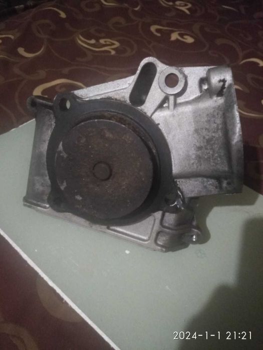 Помпа б/у на Мазда 323BF