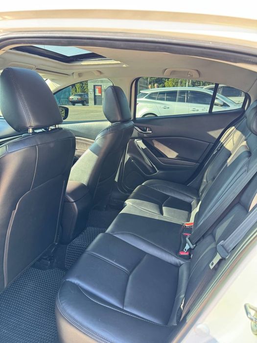 Продам Mazda 3 2017