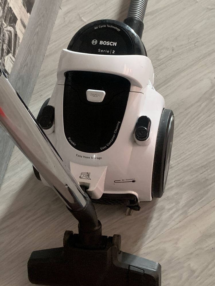Продам пилосос Bosch.