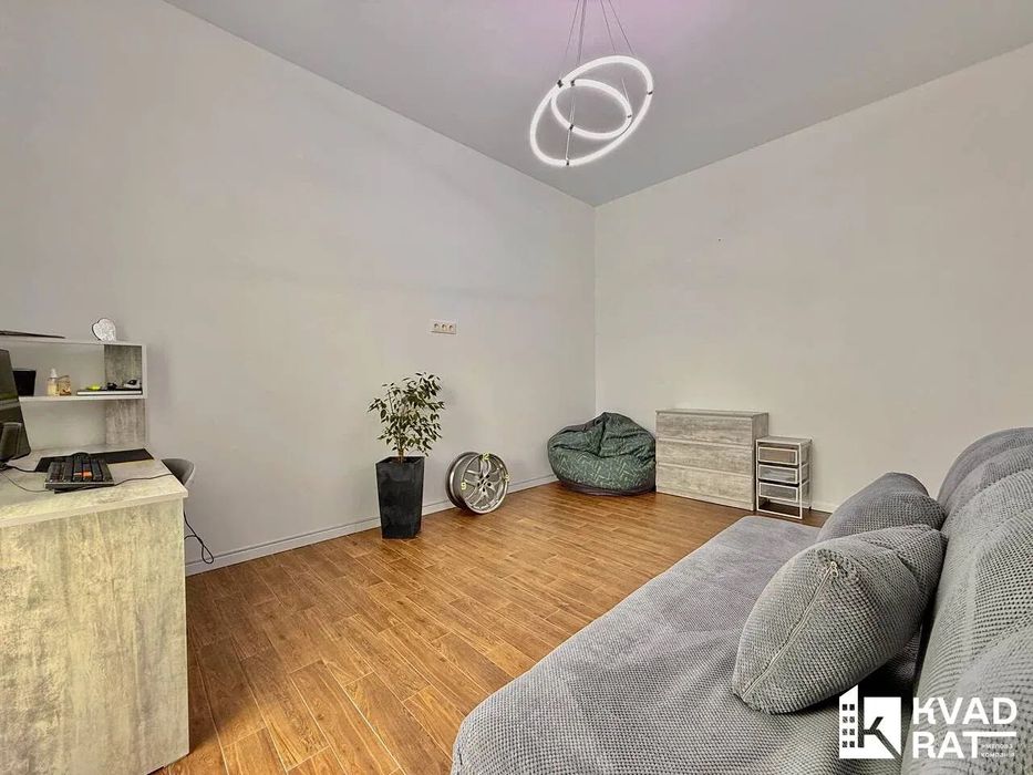 Продаж одноповерхового будинку з басейном та ділянкою 13.5 сот