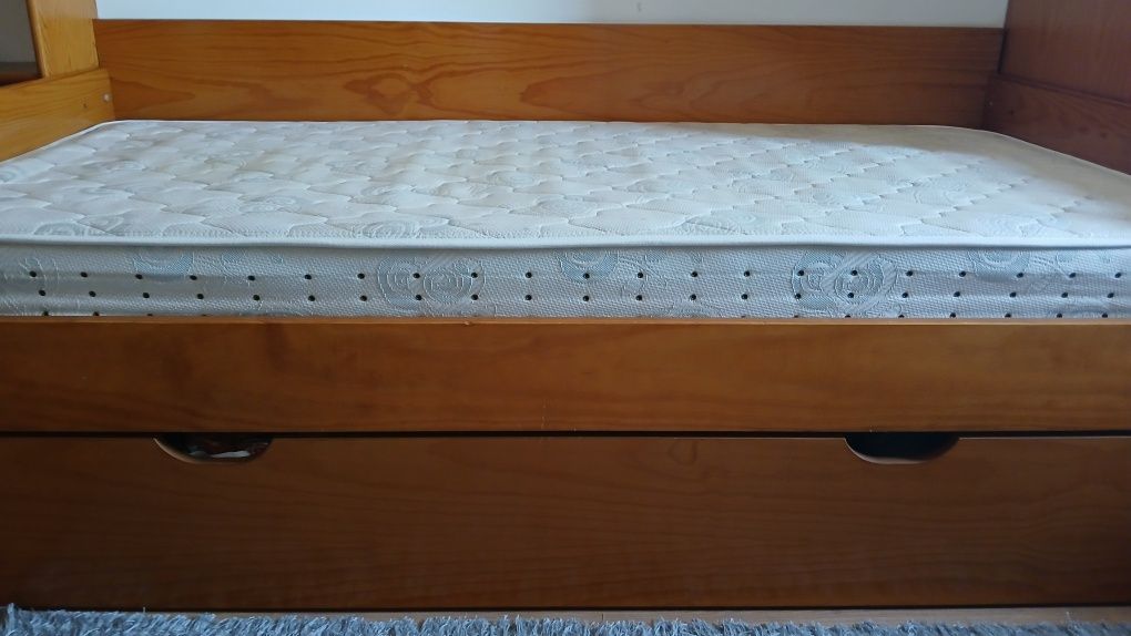 Cama solteiro c/ arrumação + colchão