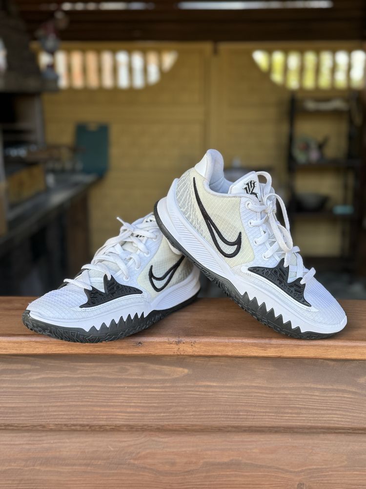 Кроссовки Nike Kyrie 4 Размер 42,5