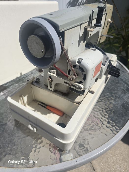 Maquina de costura antiga