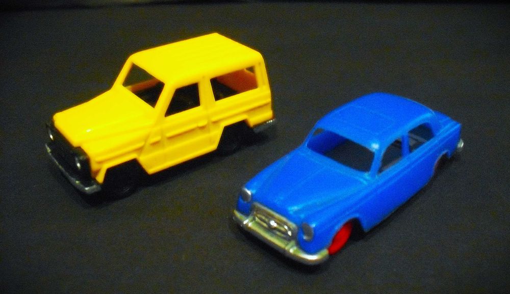 Peugeot 403 Jouef HO + Jeef Mercedes 300 GDI