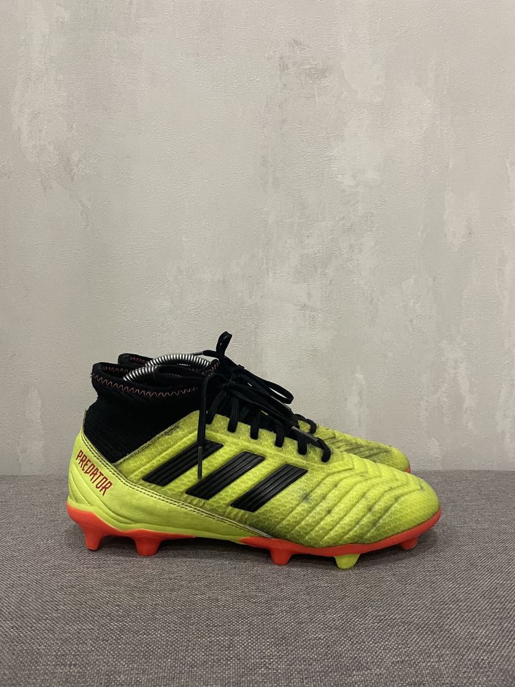 Професійні футбольні бутси копочки взуття Adidas Predator, розмір 40