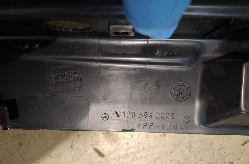 Osłona na pas, pas bagażnika Mercedes SL R129