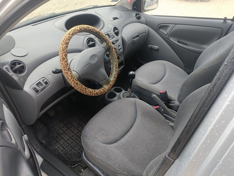 Bardzo ładna toyota Yaris 1.0 bez rdzy do jazdy
