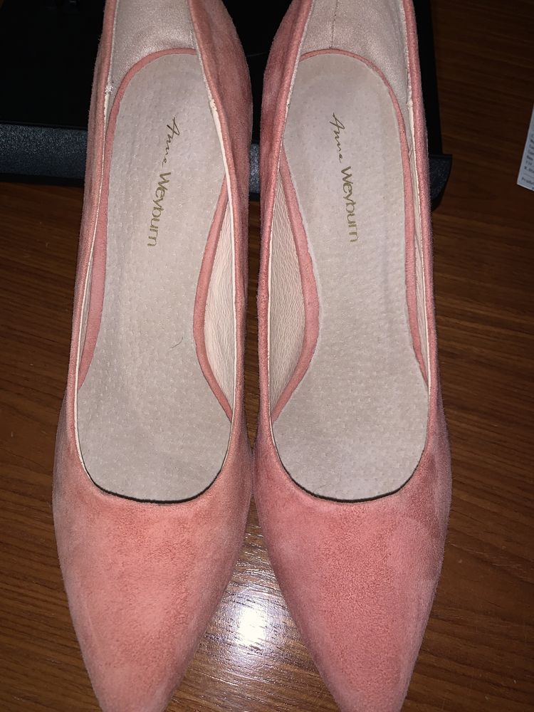Sapatos de salto cor rosa nude