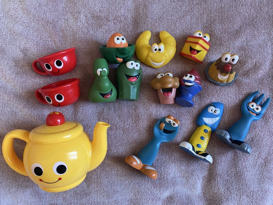 Набір іграшкового посуду та їжі