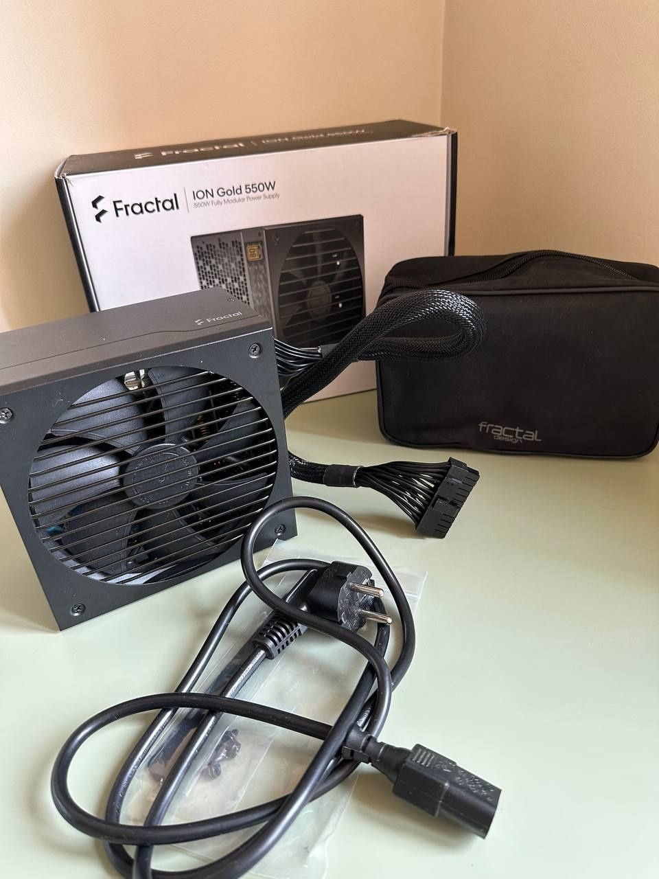 Zasilacz komputerowy atx Fractal Design 550w Gold